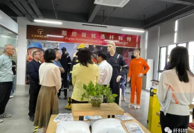 江海區(qū)人大黨組成員、人大副主任、區(qū)總工會主席等領導蒞臨纖科特(廣東）特種服裝有限公司調研、指導工作